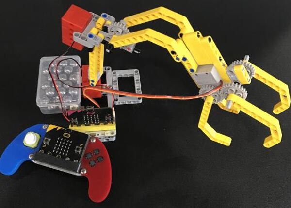 Build A micro:bit Robot Arm with Bricks Blog