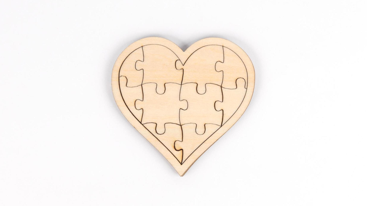 How to use TOOCA laser engraving machine L1 to make love puzzles for children